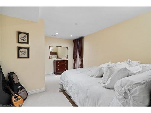 2 Chardonnay Place, Niagara-On-The-Lake, ON - Indoor Photo Showing Bedroom