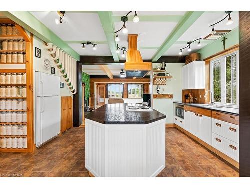 63023 Perry Road, Wainfleet, ON - Indoor Photo Showing Kitchen