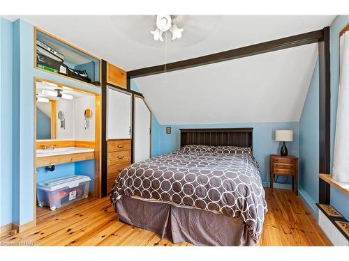 63023 Perry Road, Wainfleet, ON - Indoor Photo Showing Bedroom