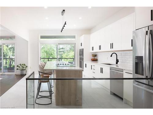 1647 Gregory Road, St. Catharines, ON - Indoor Photo Showing Kitchen With Stainless Steel Kitchen With Upgraded Kitchen