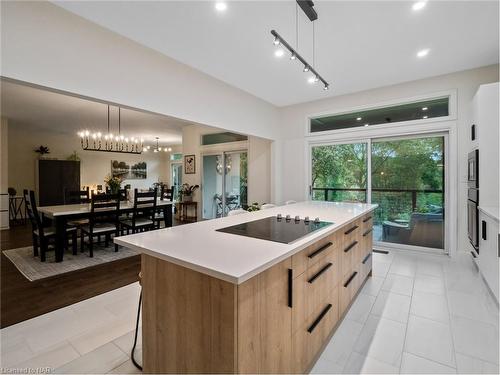 1647 Gregory Road, St. Catharines, ON - Indoor Photo Showing Kitchen With Upgraded Kitchen