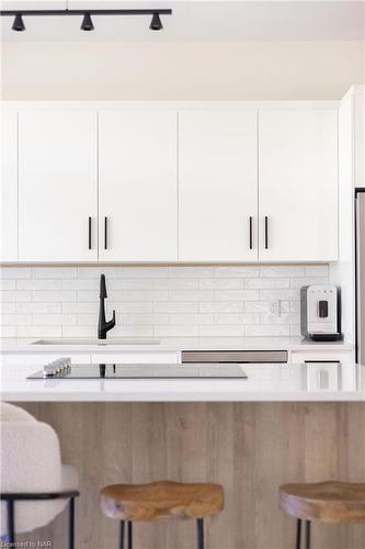 1647 Gregory Road, St. Catharines, ON - Indoor Photo Showing Kitchen