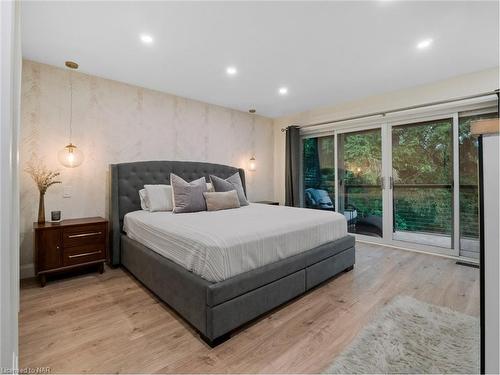 1647 Gregory Road, St. Catharines, ON - Indoor Photo Showing Bedroom