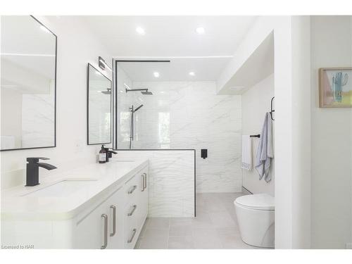 1647 Gregory Road, St. Catharines, ON - Indoor Photo Showing Bathroom