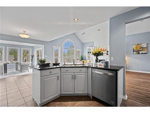 353 South Pelham Road, Welland, ON - Indoor Photo Showing Kitchen