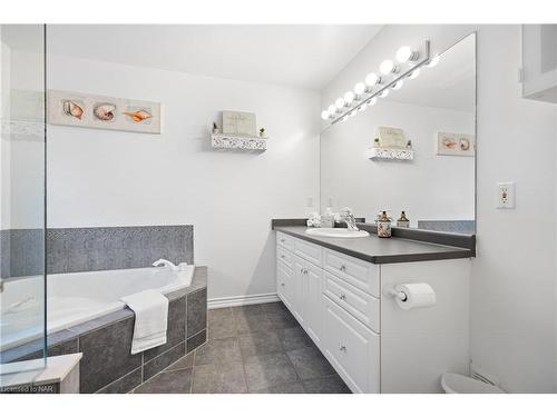 353 South Pelham Road, Welland, ON - Indoor Photo Showing Bathroom