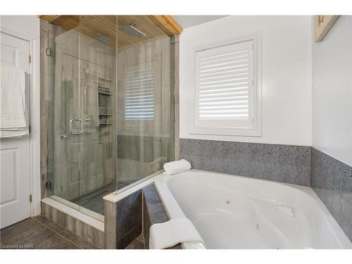 353 South Pelham Road, Welland, ON - Indoor Photo Showing Bathroom