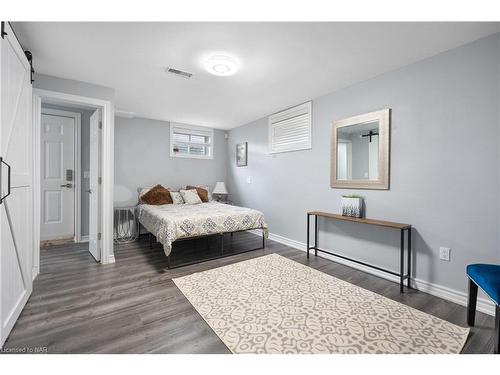 353 South Pelham Road, Welland, ON - Indoor Photo Showing Bedroom