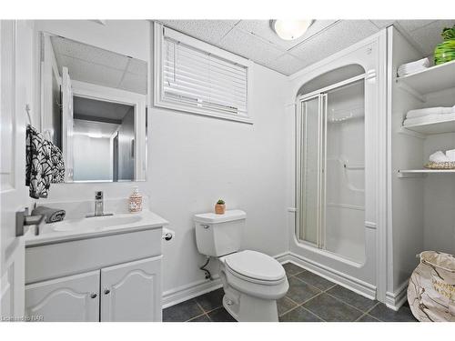 353 South Pelham Road, Welland, ON - Indoor Photo Showing Bathroom