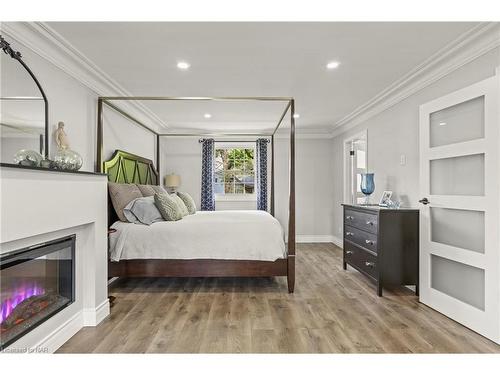 5 Loyalist Court, Niagara-On-The-Lake, ON - Indoor Photo Showing Bedroom With Fireplace