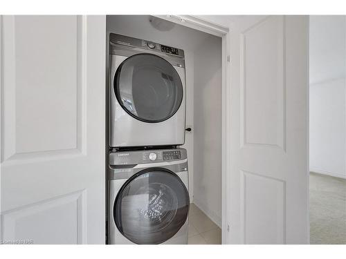 7864 Seabiscuit Drive, Niagara Falls, ON - Indoor Photo Showing Laundry Room