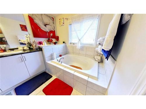 7818 Sweet Birch Road, Niagara Falls, ON - Indoor Photo Showing Bathroom