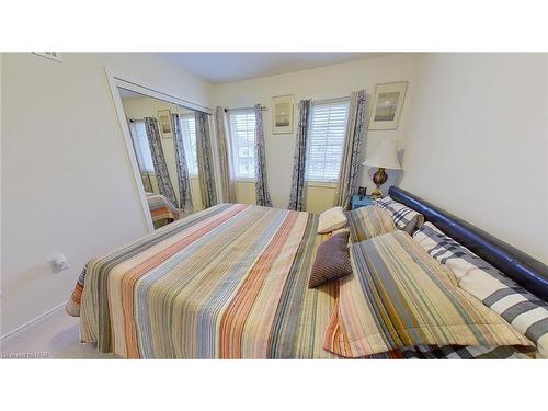 7818 Sweet Birch Road, Niagara Falls, ON - Indoor Photo Showing Bedroom