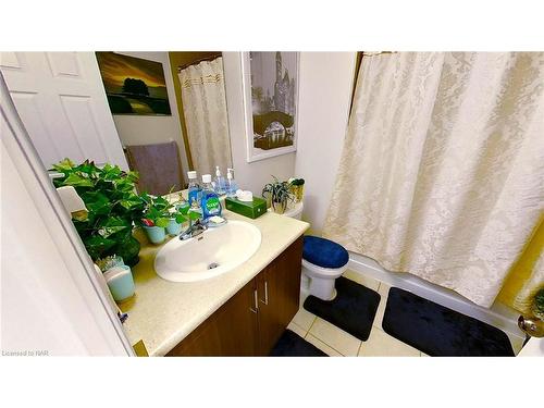 7818 Sweet Birch Road, Niagara Falls, ON - Indoor Photo Showing Bathroom