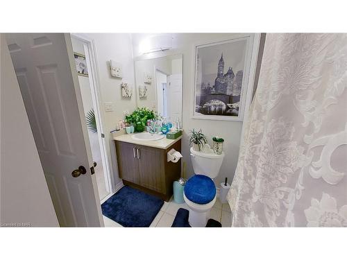 7818 Sweet Birch Road, Niagara Falls, ON - Indoor Photo Showing Bathroom