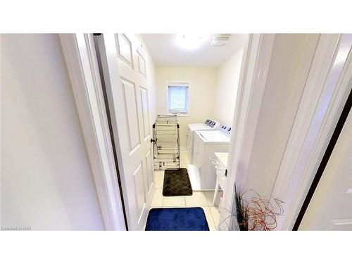 7818 Sweet Birch Road, Niagara Falls, ON - Indoor Photo Showing Laundry Room