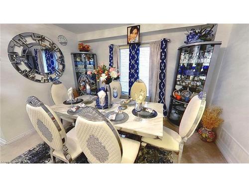 7818 Sweet Birch Road, Niagara Falls, ON - Indoor Photo Showing Dining Room