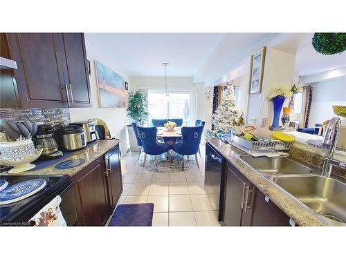 7818 Sweet Birch Road, Niagara Falls, ON - Indoor Photo Showing Kitchen With Double Sink