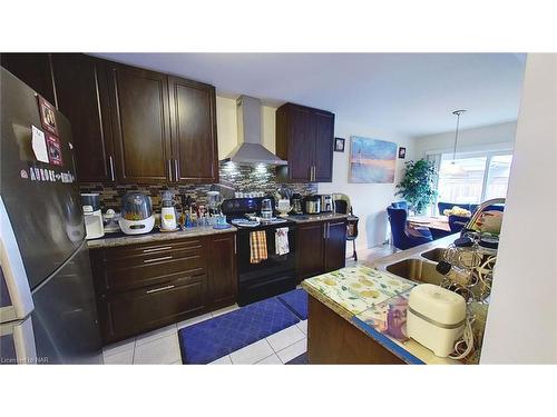 7818 Sweet Birch Road, Niagara Falls, ON - Indoor Photo Showing Kitchen