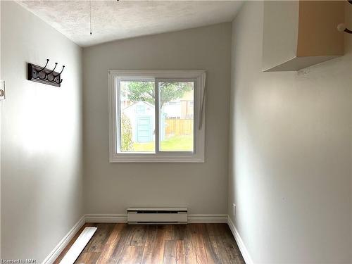 7412 Jordan Avenue, Niagara Falls, ON - Indoor Photo Showing Other Room