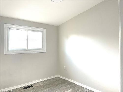 7412 Jordan Avenue, Niagara Falls, ON - Indoor Photo Showing Other Room