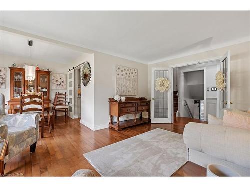 55 Sherwood Forest Trail, Welland, ON - Indoor Photo Showing Living Room