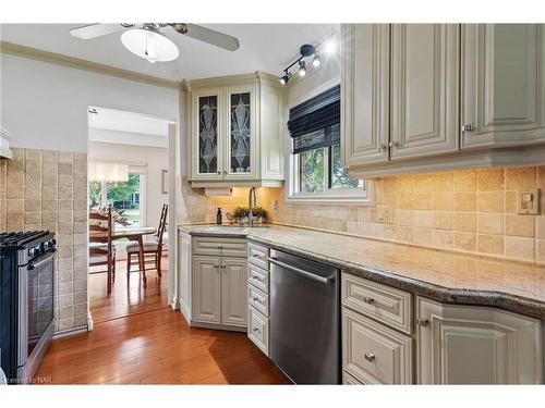 55 Sherwood Forest Trail, Welland, ON - Indoor Photo Showing Kitchen