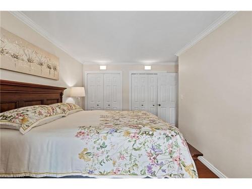 55 Sherwood Forest Trail, Welland, ON - Indoor Photo Showing Bedroom