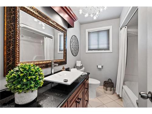 55 Sherwood Forest Trail, Welland, ON - Indoor Photo Showing Bathroom