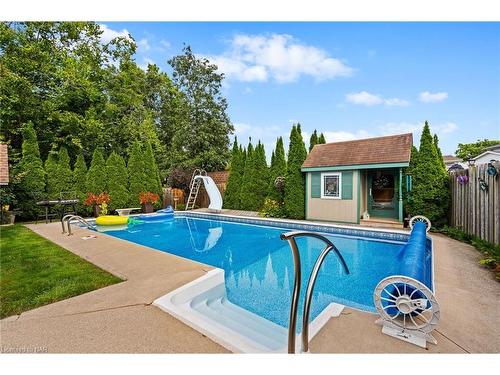 55 Sherwood Forest Trail, Welland, ON - Outdoor With In Ground Pool With Backyard