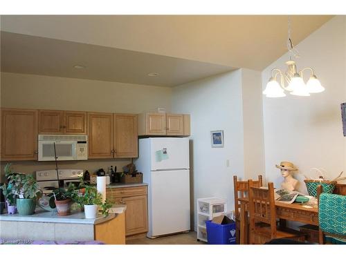 5 Firelane 13B, Niagara-On-The-Lake, ON - Indoor Photo Showing Kitchen