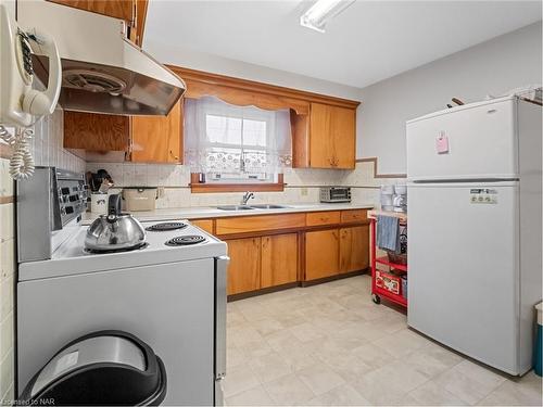 100 Bertie Street, Fort Erie, ON - Indoor Photo Showing Kitchen With Double Sink