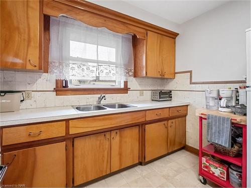 100 Bertie Street, Fort Erie, ON - Indoor Photo Showing Kitchen With Double Sink