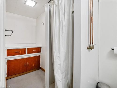 100 Bertie Street, Fort Erie, ON - Indoor Photo Showing Bathroom