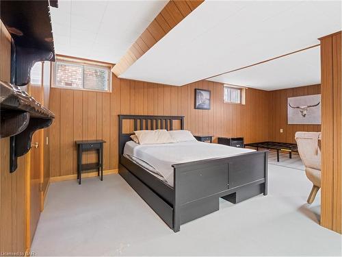 100 Bertie Street, Fort Erie, ON - Indoor Photo Showing Bedroom