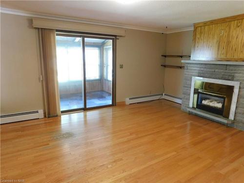 3004 Cullimore Avenue, Niagara Falls, ON - Indoor With Fireplace