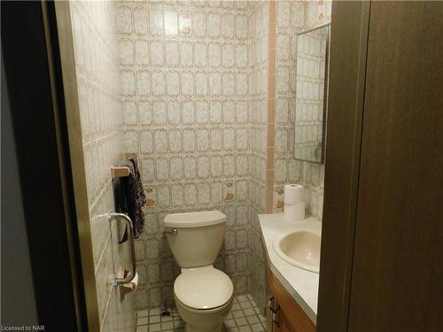 3004 Cullimore Avenue, Niagara Falls, ON - Indoor Photo Showing Bathroom