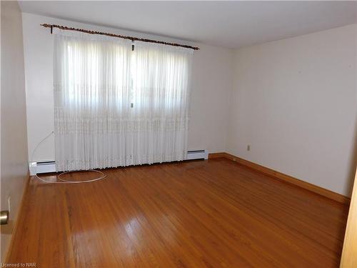 3004 Cullimore Avenue, Niagara Falls, ON - Indoor Photo Showing Other Room