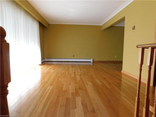 3004 Cullimore Avenue, Niagara Falls, ON - Indoor Photo Showing Other Room