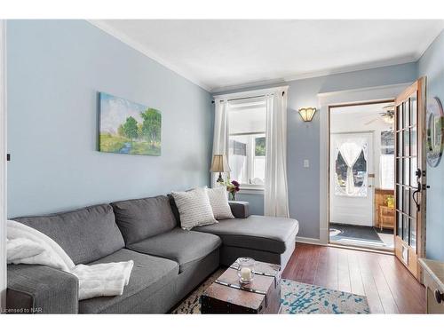 59 Woodland Avenue, St. Catharines, ON - Indoor Photo Showing Living Room