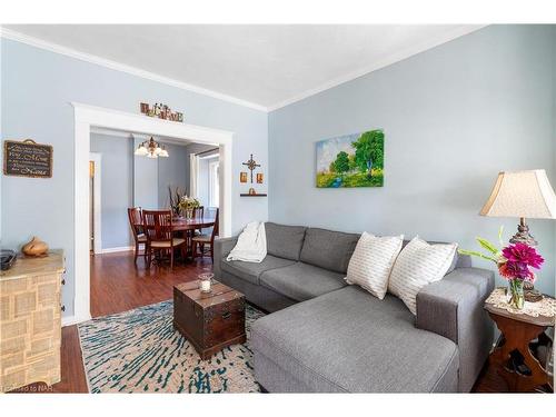 59 Woodland Avenue, St. Catharines, ON - Indoor Photo Showing Living Room