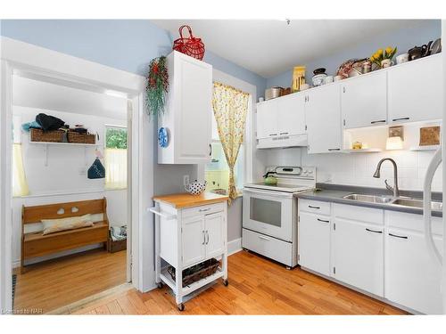 59 Woodland Avenue, St. Catharines, ON - Indoor Photo Showing Kitchen With Double Sink