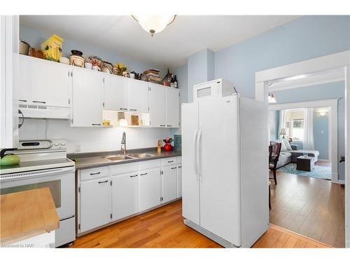 59 Woodland Avenue, St. Catharines, ON - Indoor Photo Showing Kitchen With Double Sink