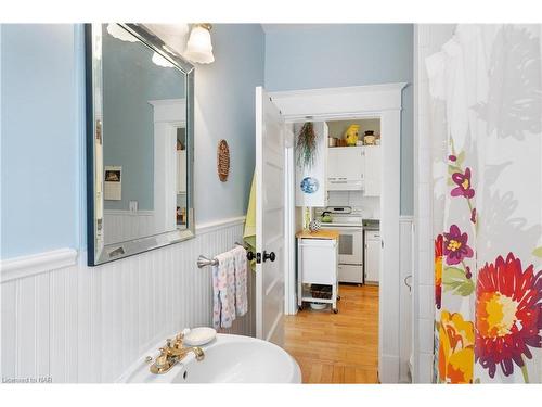 59 Woodland Avenue, St. Catharines, ON - Indoor Photo Showing Bathroom