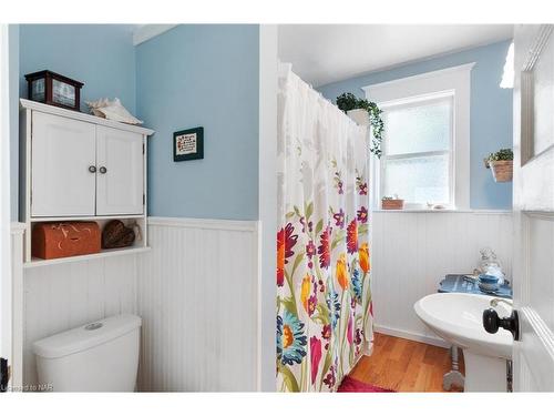 59 Woodland Avenue, St. Catharines, ON - Indoor Photo Showing Bathroom