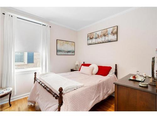 59 Woodland Avenue, St. Catharines, ON - Indoor Photo Showing Bedroom