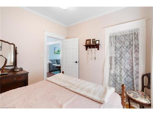 59 Woodland Avenue, St. Catharines, ON - Indoor Photo Showing Bedroom