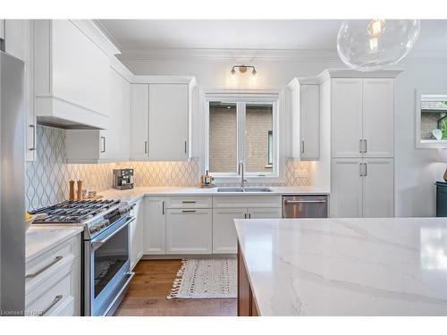 7 Fedorkow Lane, Niagara-On-The-Lake, ON - Indoor Photo Showing Kitchen With Double Sink With Upgraded Kitchen