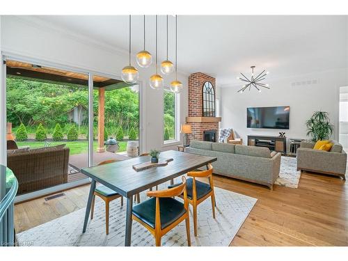 7 Fedorkow Lane, Niagara-On-The-Lake, ON - Indoor Photo Showing Living Room