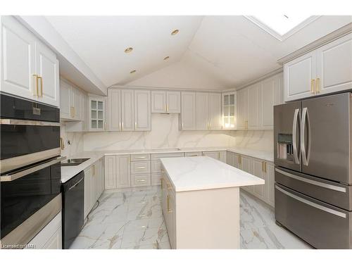 2204 Portage Road, Niagara Falls, ON - Indoor Photo Showing Kitchen With Double Sink